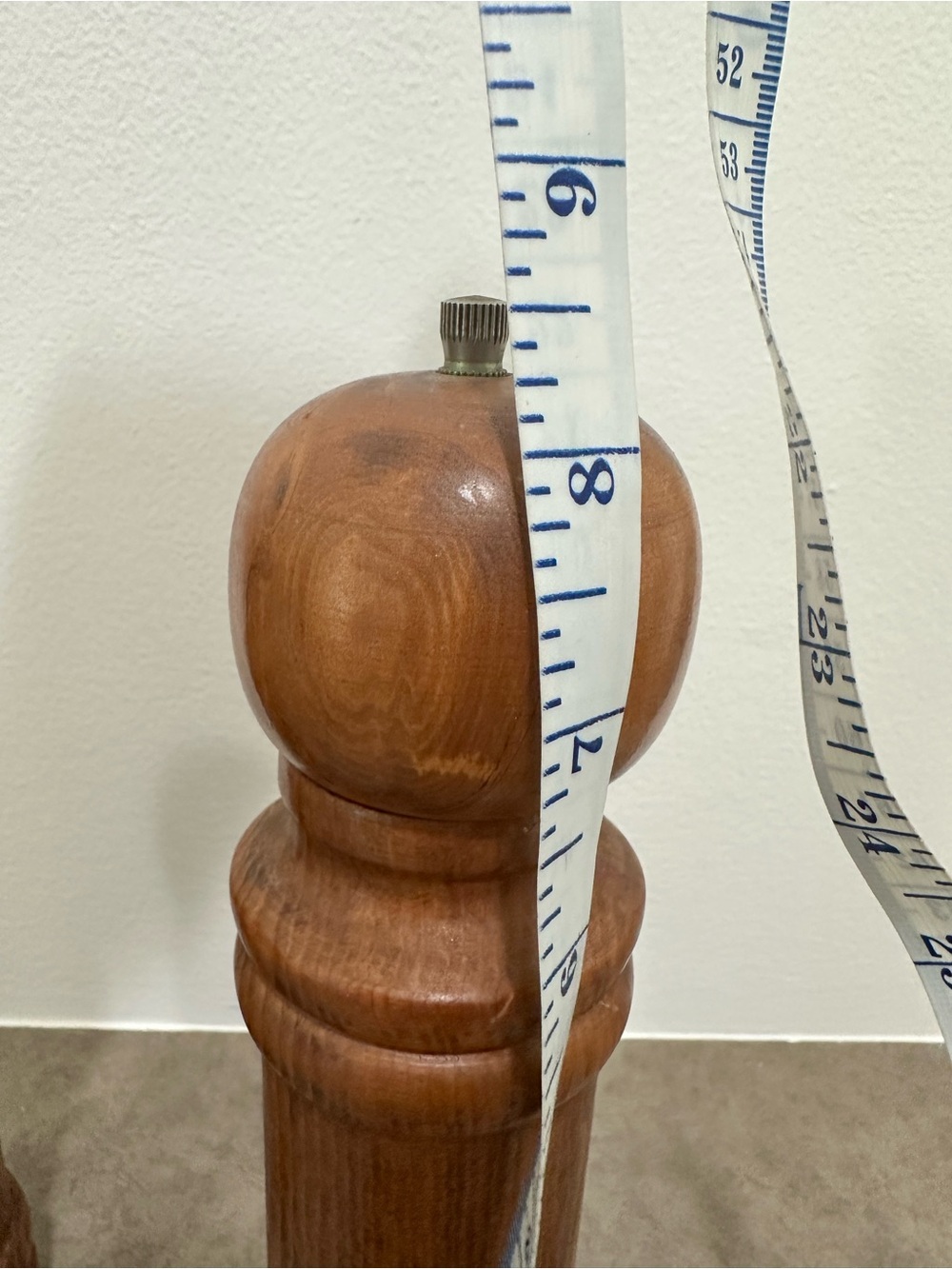 Vintage MCM Wooden Salt & Pepper Shaker Grinder Mills Set Tall Turned Warm Brown - Picture 9 of 9